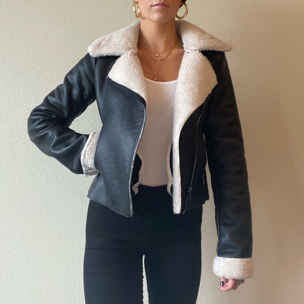 ✨EDGY FAUX LEATHER JACKET✨